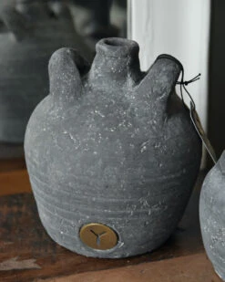 Aardewerk Kruikje Met Twee Oren En Smalle Tuit, Brynxz