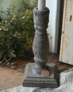 Kandelaar Vergrijst Met Vierkante Voet