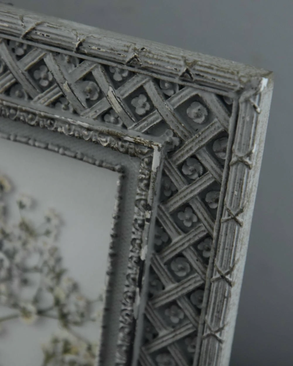 Brocante Lijstje Met Gewerkte Rand, Gipskruid