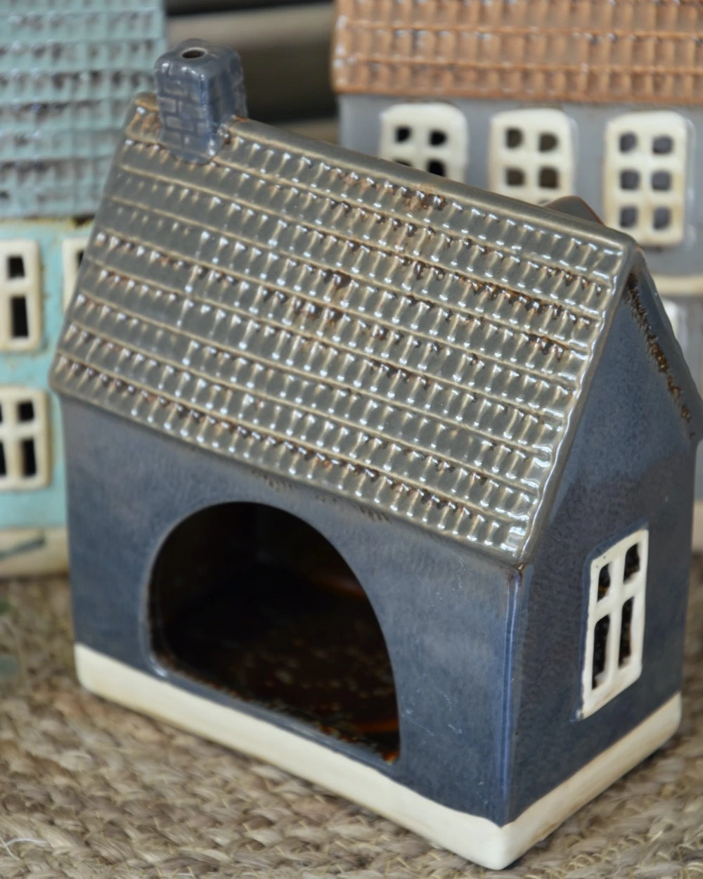 Donker Blauwe Engelse Cottage Met Dakkapel, IB Laursen - Afbeelding 4