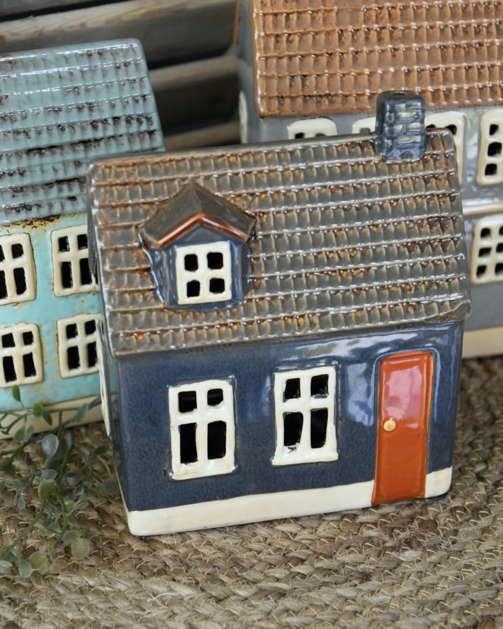 Donker Blauwe Engelse Cottage Met Dakkapel, IB Laursen - Afbeelding 5