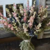 Droogbloemen Biedermeier Met Hortensia's En Riddersporen