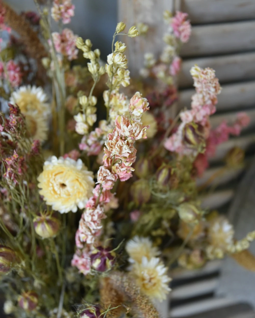 Droogbloemen Boeket In Zachte Naturel Tinten Roze En Crème - Afbeelding 2