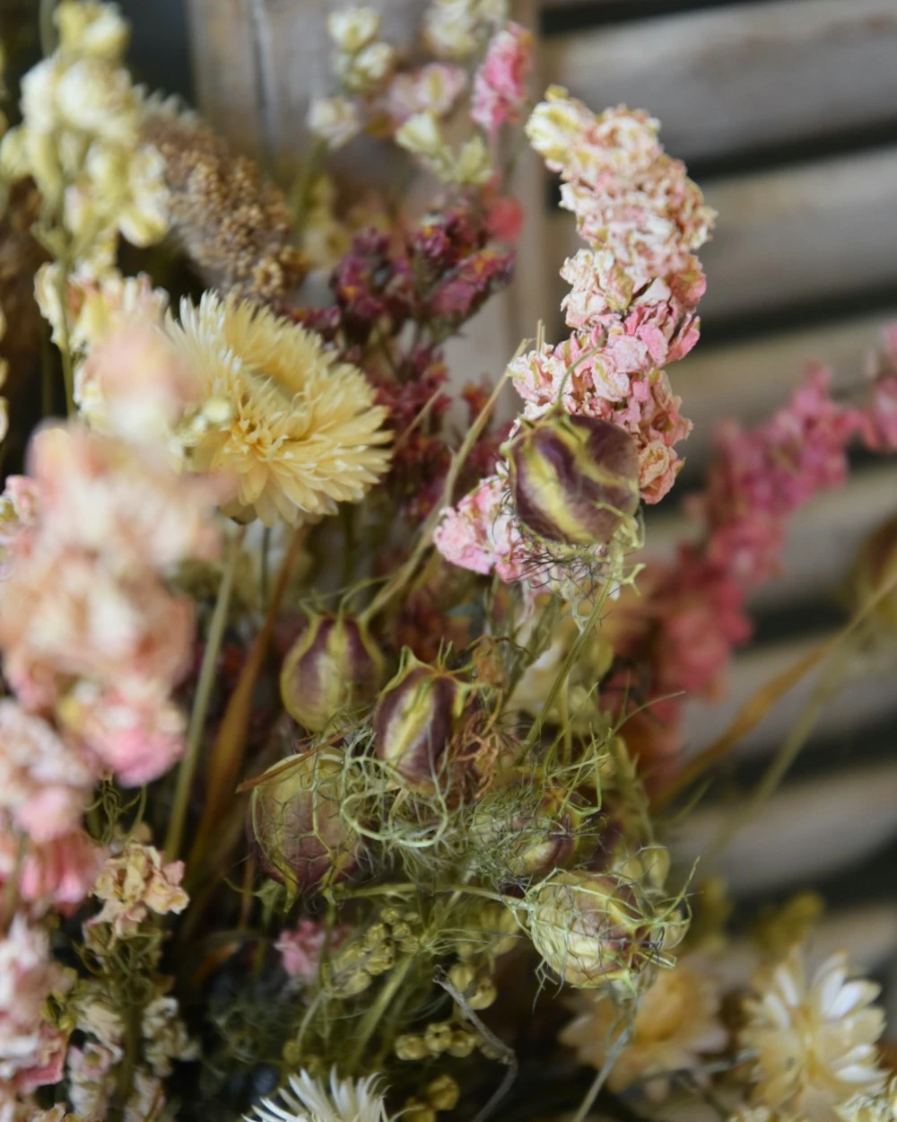 Droogbloemen Boeket In Zachte Naturel Tinten Roze En Crème - Afbeelding 6