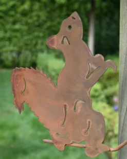 Eekhoorn Zittend Op Stok Ecoroest Tuindecoratie