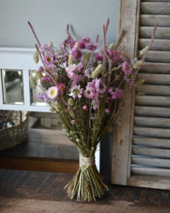 Fijn Droogbloemen Veld Boeket In Het Roze