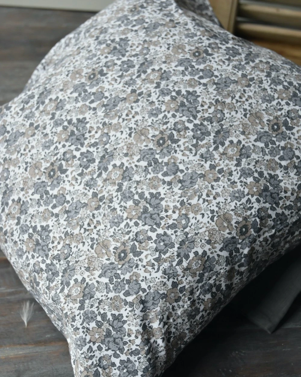 Gebloemde Kussenhoes Met Grijze En Taupe Bloemen, IB Laursen - Afbeelding 5