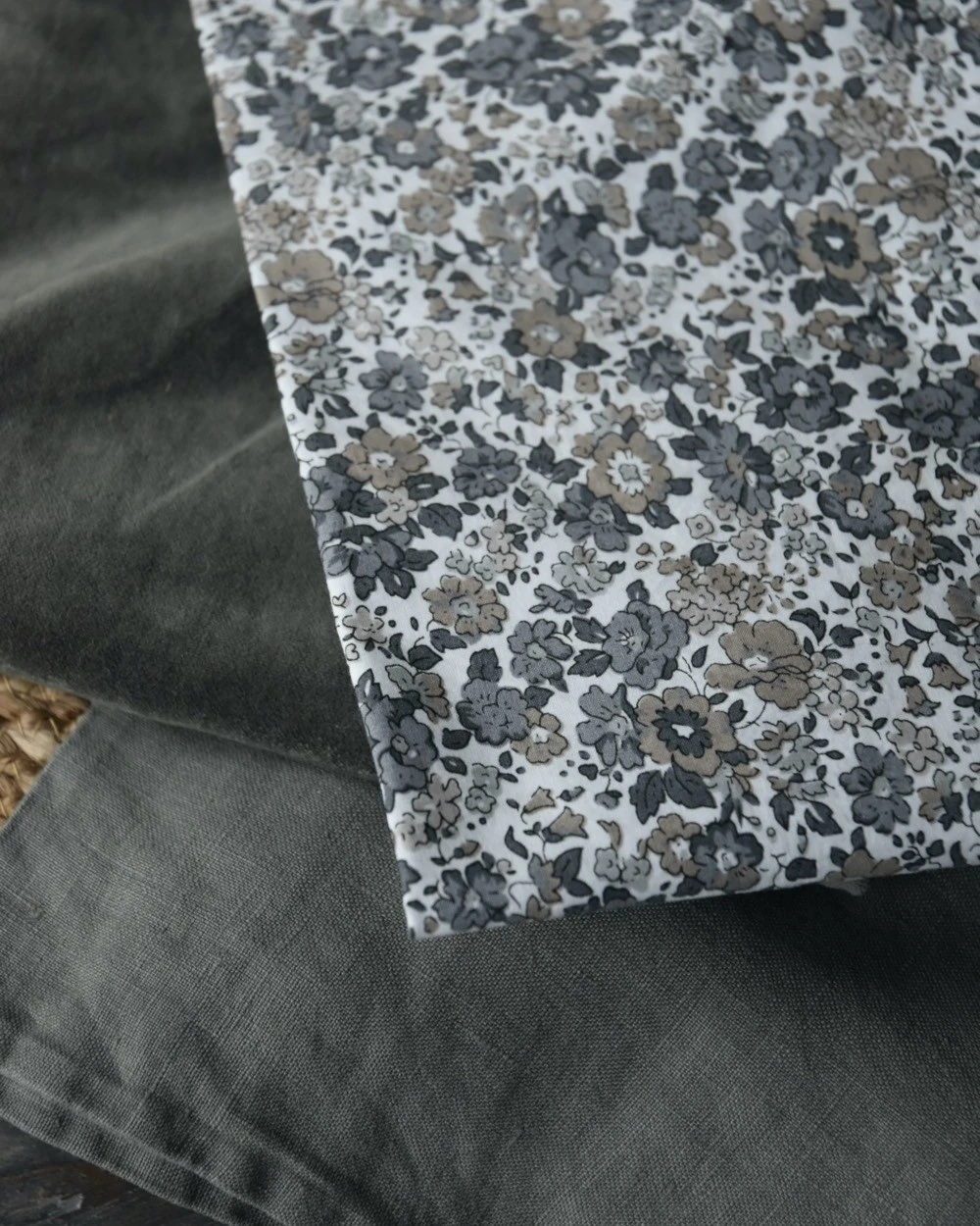 Gebloemde Kussenhoes Met Grijze En Taupe Bloemen, IB Laursen - Afbeelding 8