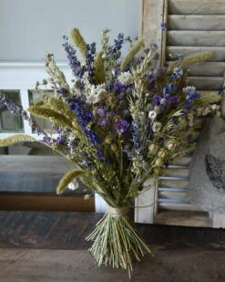 Gemengd Droogbloemen Boeket In Naturel Groen Lila En Blauw