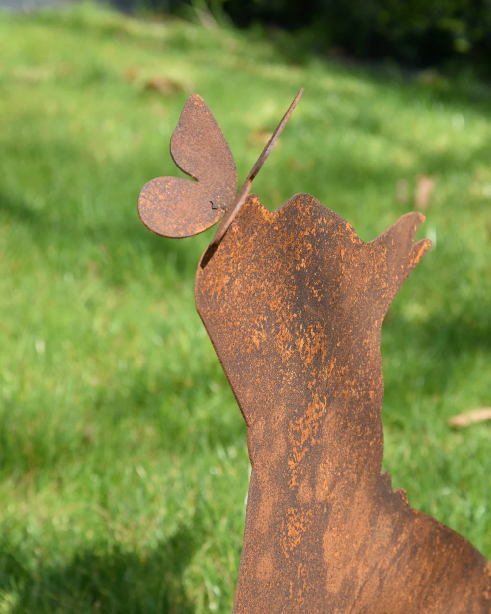 Hond Met Vlinder Op Z'n Neus Ecoroest Tuindecoratie - Afbeelding 3