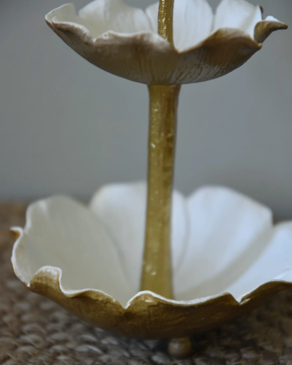 Kleine Etagere Bloem In Antiek Wit En Goud, Sieraden/bonbon Schaaltje - Afbeelding 3