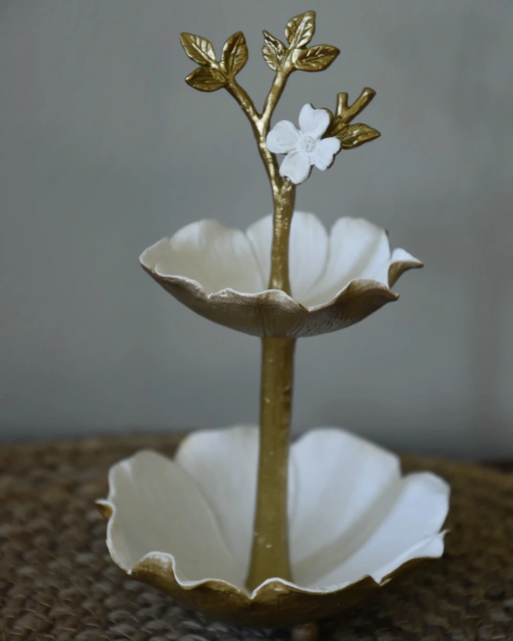 Kleine Etagere Bloem In Antiek Wit En Goud, Sieraden/bonbon Schaaltje - Afbeelding 4