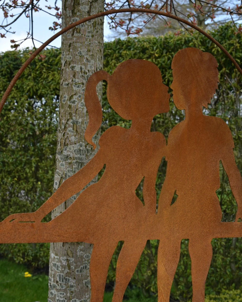 Meisje En Jongen Geven Elkaar Een Kusje, Hangend Ecoroest - Afbeelding 5