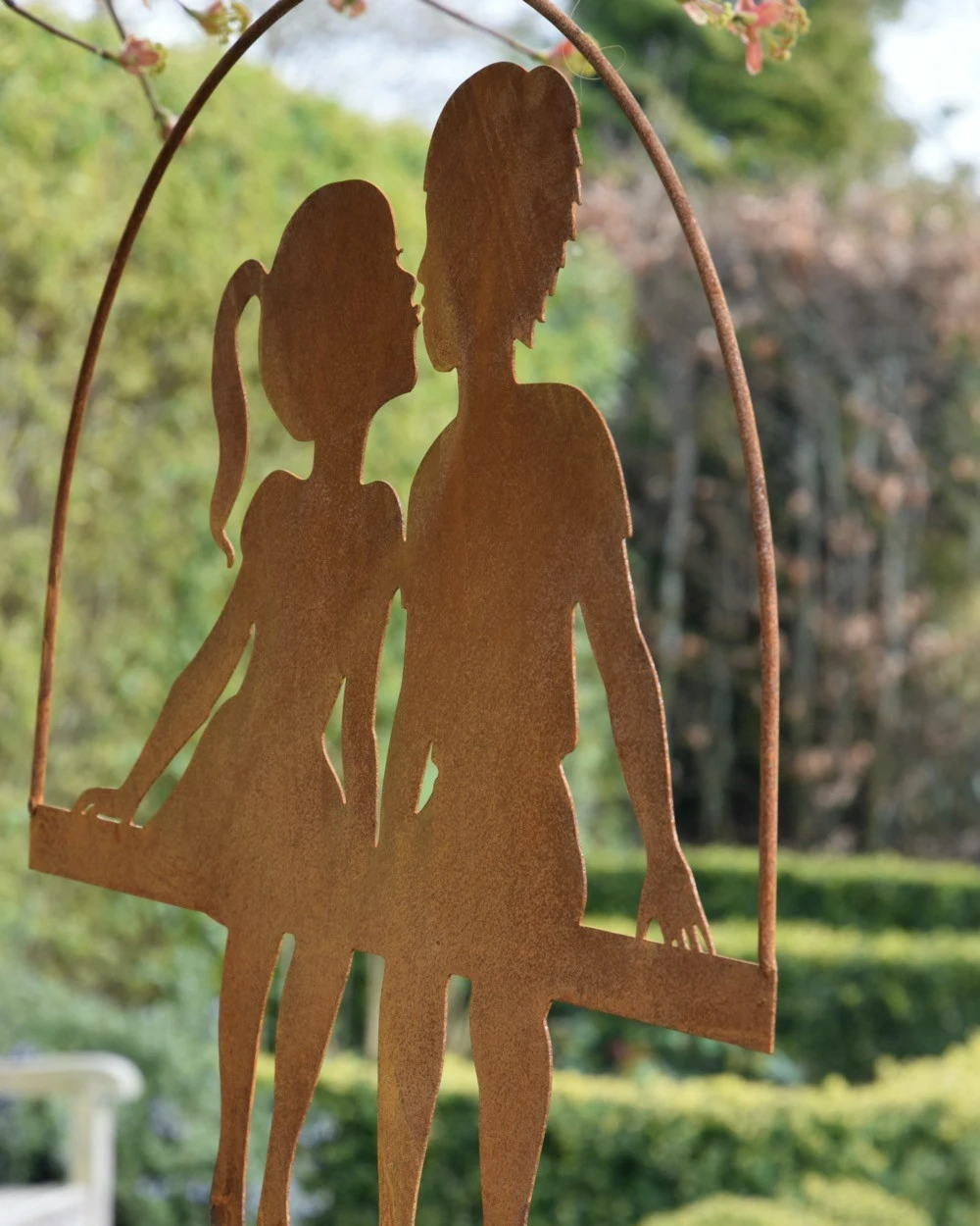 Meisje En Jongen Geven Elkaar Een Kusje, Hangend Ecoroest - Afbeelding 6