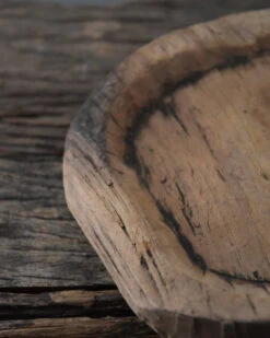 Nepalese Schaal Met Kleine Pootjes