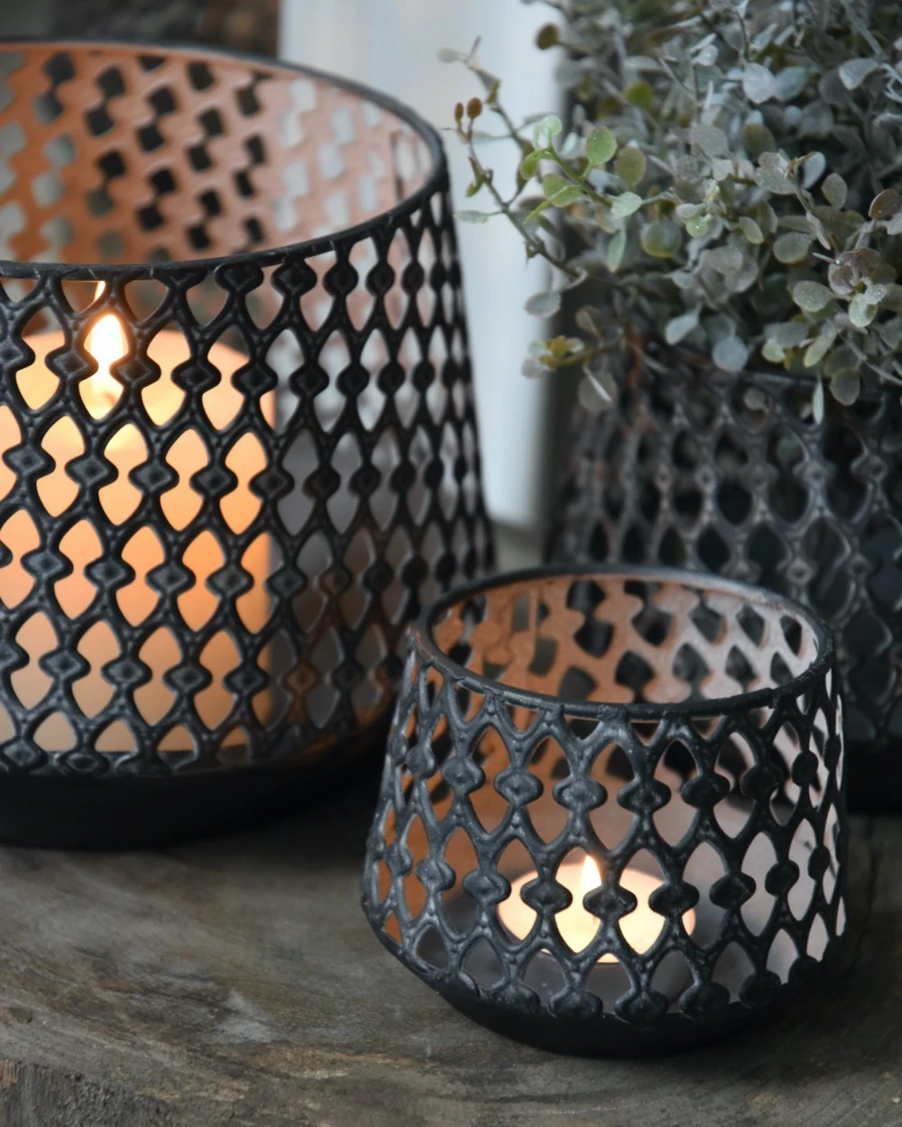 Set Van 3 Metalen Windlichten Met Sierlijk Gaatjes Patroon - Afbeelding 2