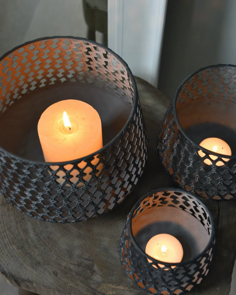 Set Van 3 Metalen Windlichten Met Sierlijk Gaatjes Patroon - Afbeelding 4
