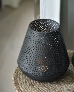 Taps Windlicht Met Ronde Gaatjes In Cirkel Patroon