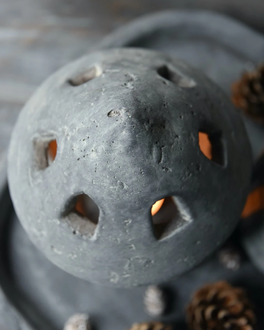 Theelicht Houder Huis Rond Vintage Grijs Groot, Brynxz - Afbeelding 3